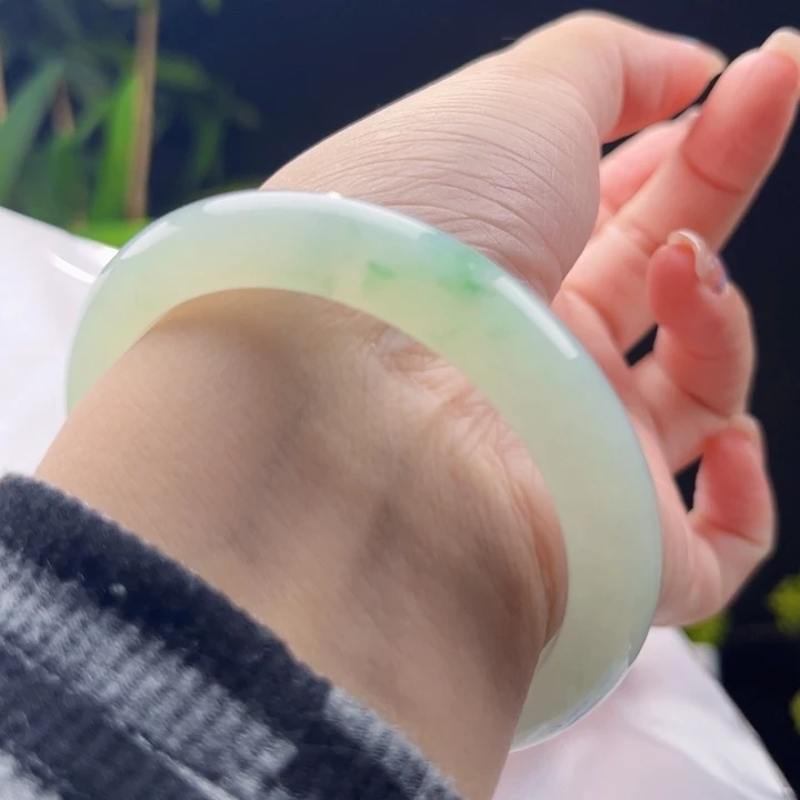 翡翠未镶嵌手镯买断54.6
