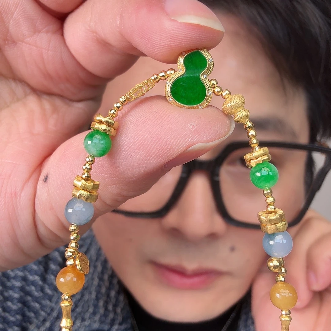 梦***兰翡翠18K金镶嵌颈饰一件