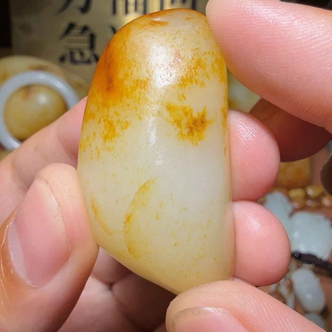 李***生和田玉未镶嵌颈饰