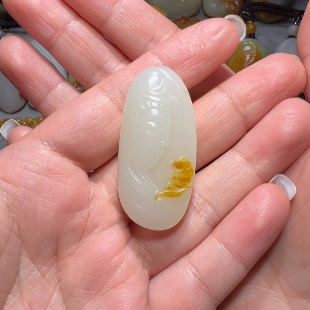 悠***宝和田玉未镶嵌颈饰