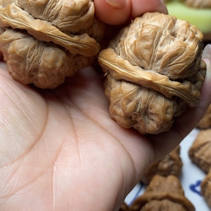 ゃ***ゃ大叶紫檀（黑酸枝木类）文玩核桃蛤蟆头43