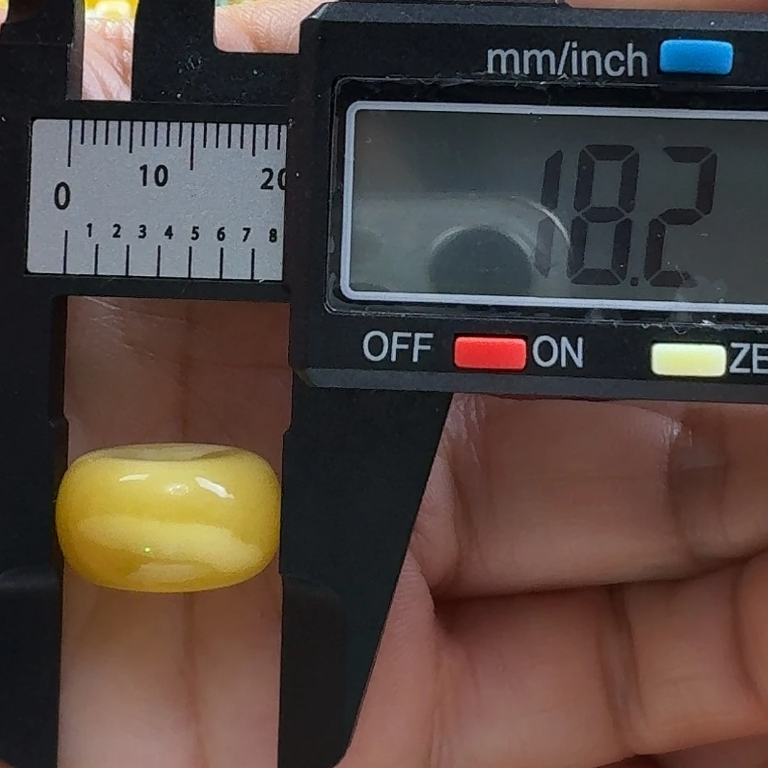 蜜蜡未镶嵌裸石38