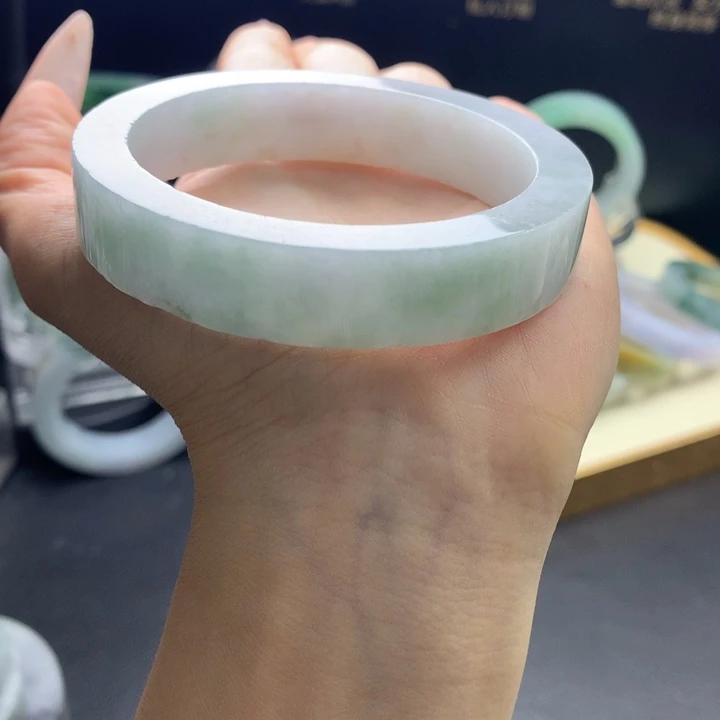 未镶嵌翡翠手镯定制翡翠