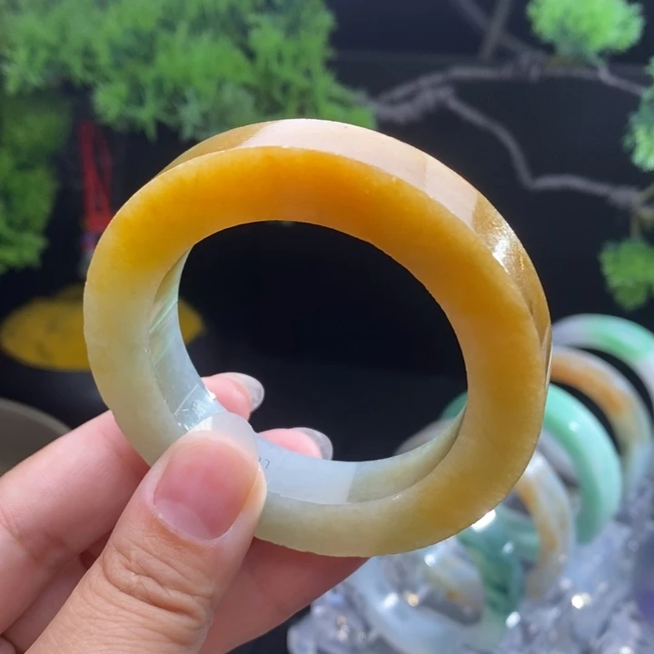 定制翡翠未镶嵌翡翠手镯