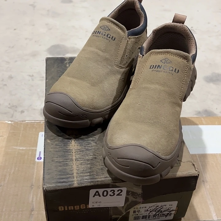 032号。 44码防砸防刺劳保鞋。鞋底磨损介意勿拍
