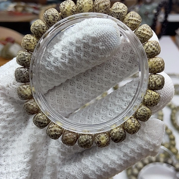 星月菩提手串星月菩提手串雕刻