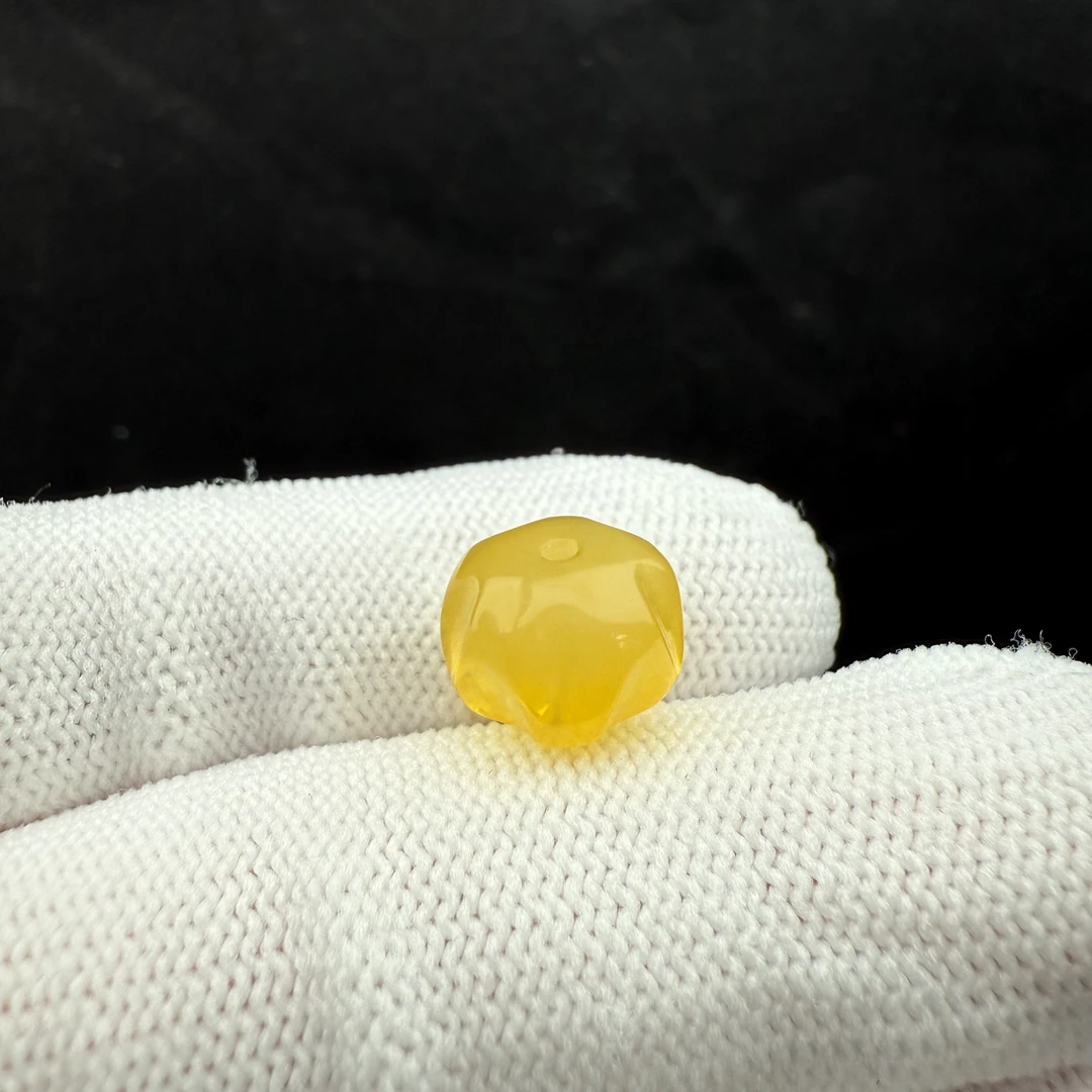 B5049天然原矿蜜蜡瑕疵特价雕刻珠10.5*8.2mm支持复检