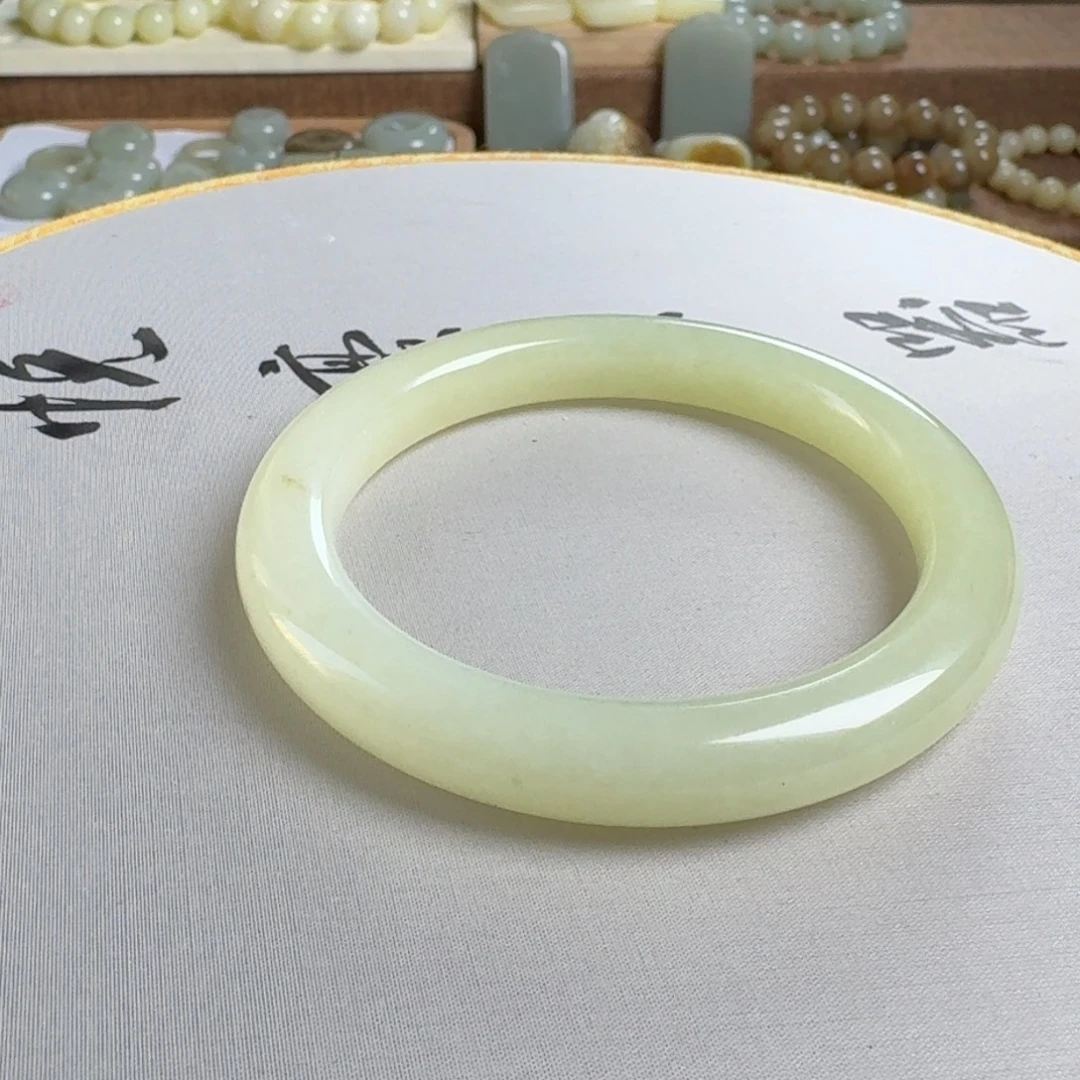 劳***蓝和田玉未镶嵌手镯