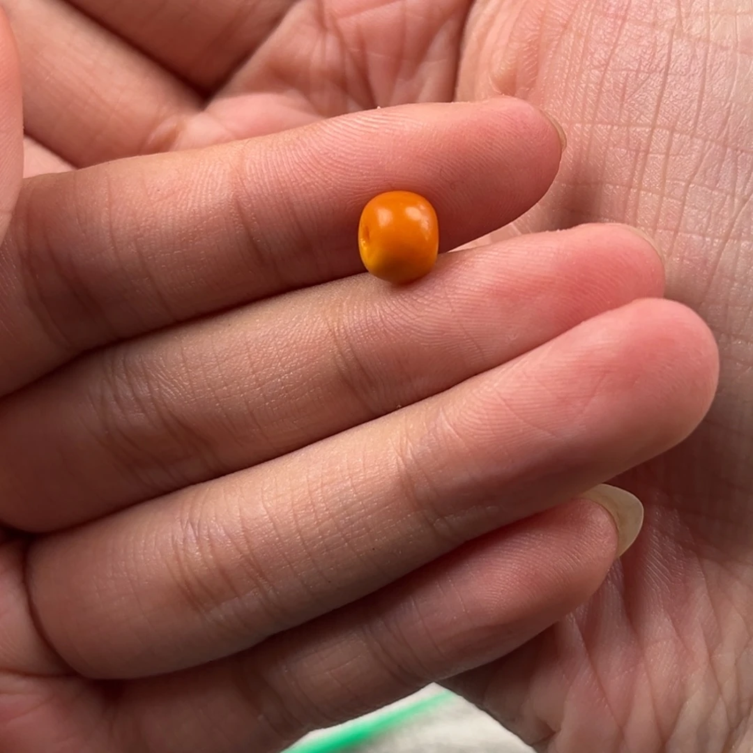 缘***空蜜蜡未镶嵌颈饰老蜜蜡