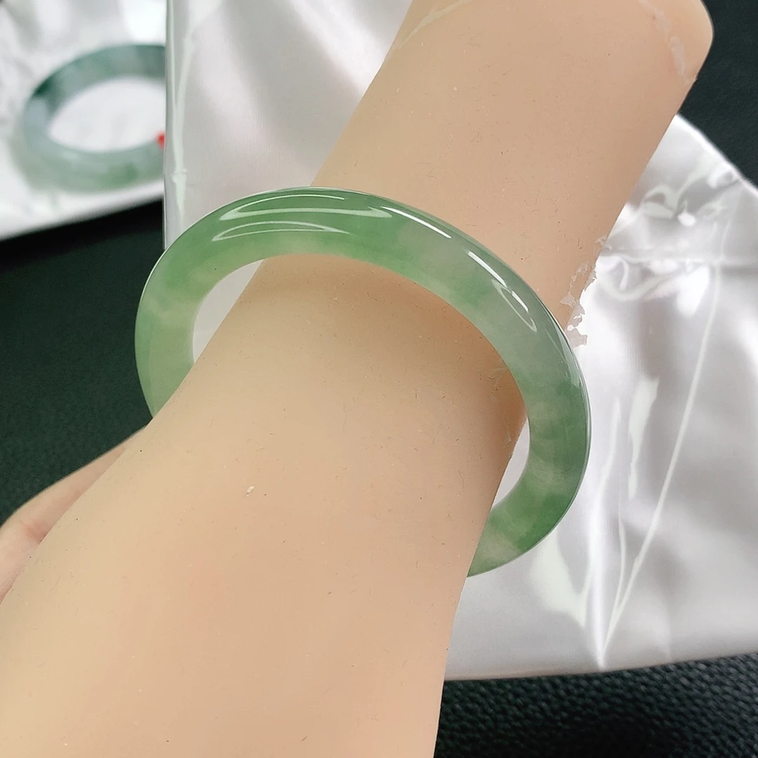 翡翠未镶嵌手镯53.5圈