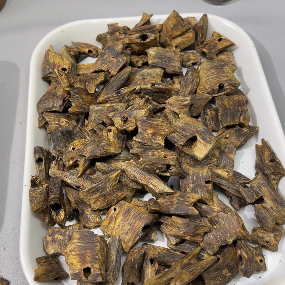 沉香沉香碎屑红金倪原材料50克