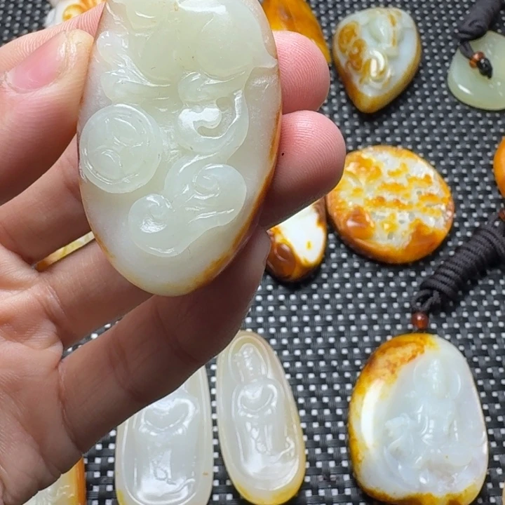 和田玉颈饰未镶嵌