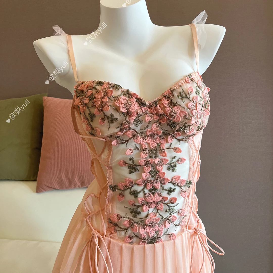 落花锦【80-180斤】大码镂空性感刺绣碎花女士吊带睡裙修身显瘦