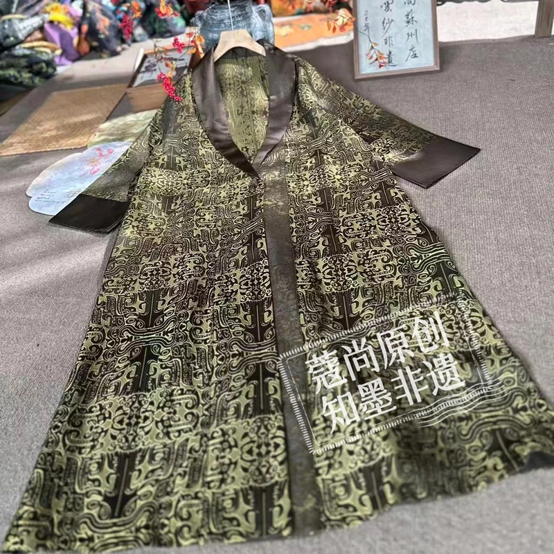 秋季新中式国风宽松型显瘦撞色翻领饕餮纹织花风衣外套