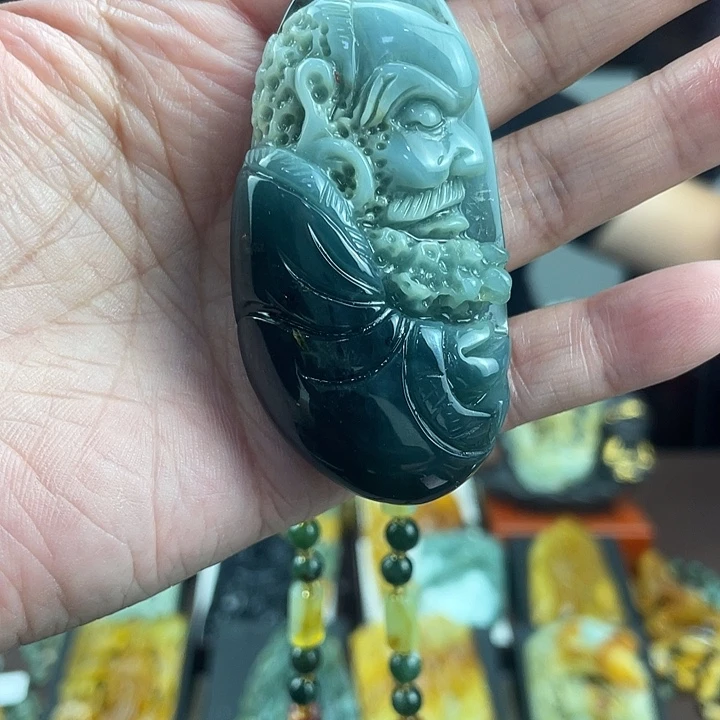 蛇纹石玉未镶嵌颈饰