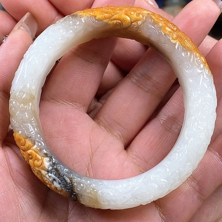 和田玉挂件未镶嵌言**致