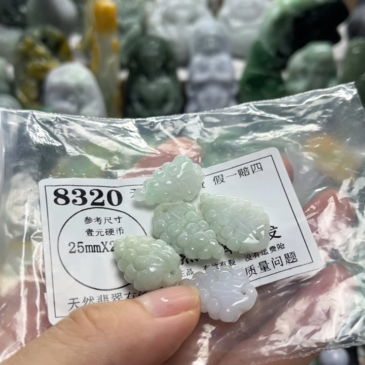翡翠未镶嵌颈饰8320