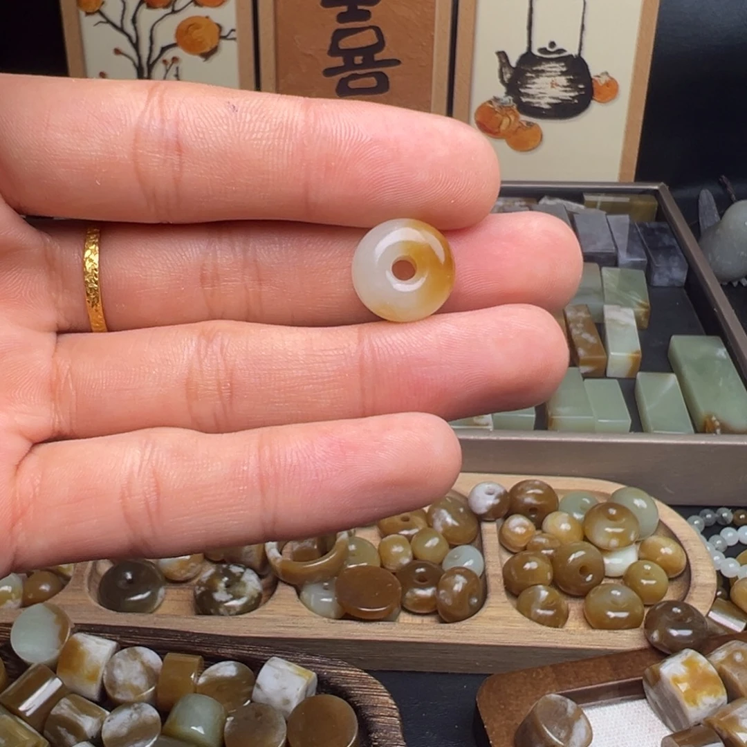 和田玉（糖玉）未镶嵌珠宝奇石平安扣福利