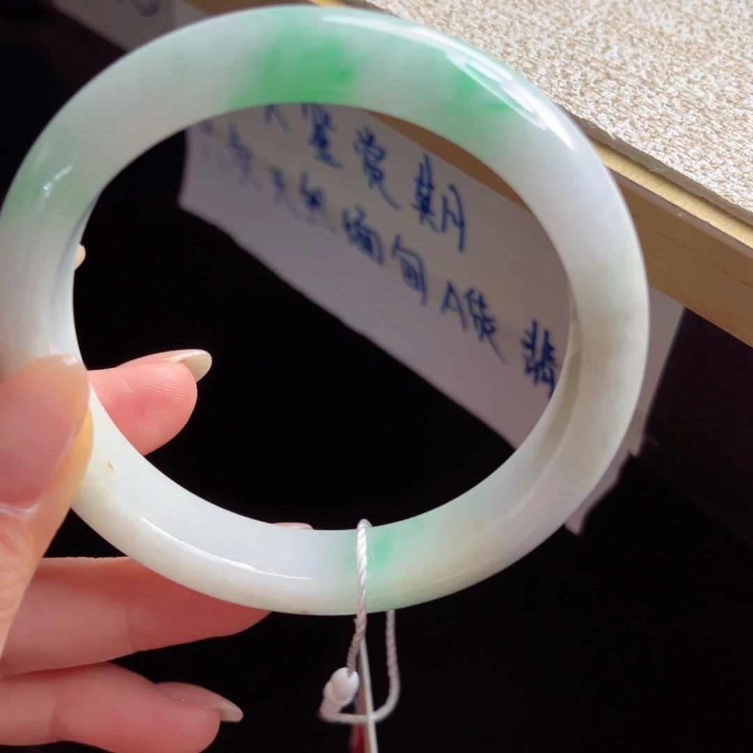 未镶嵌手镯翡翠手镯