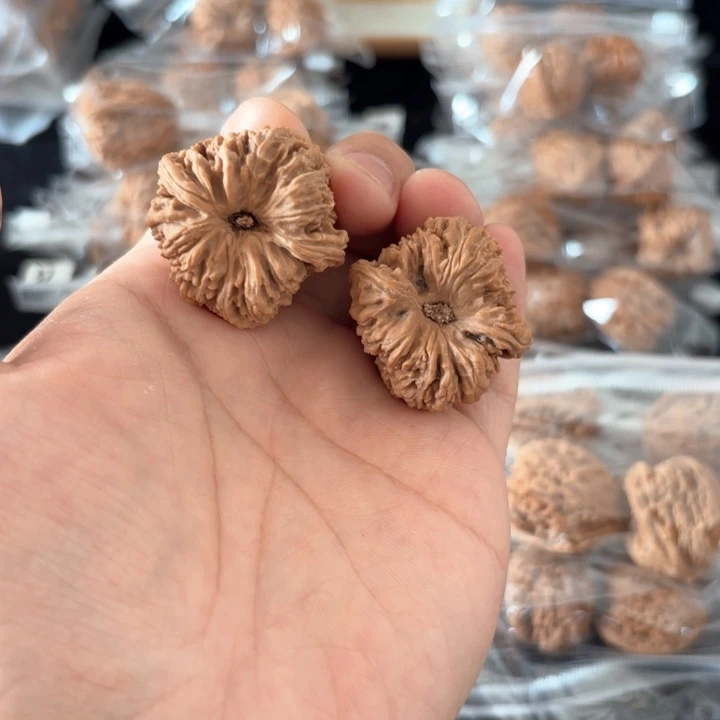 文玩核桃吊坠王*峰南将