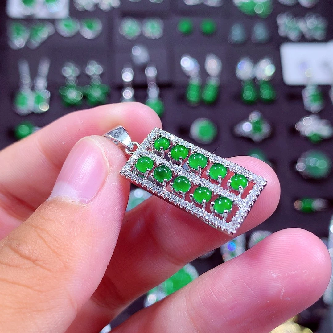 颈饰未镶嵌翡翠天然