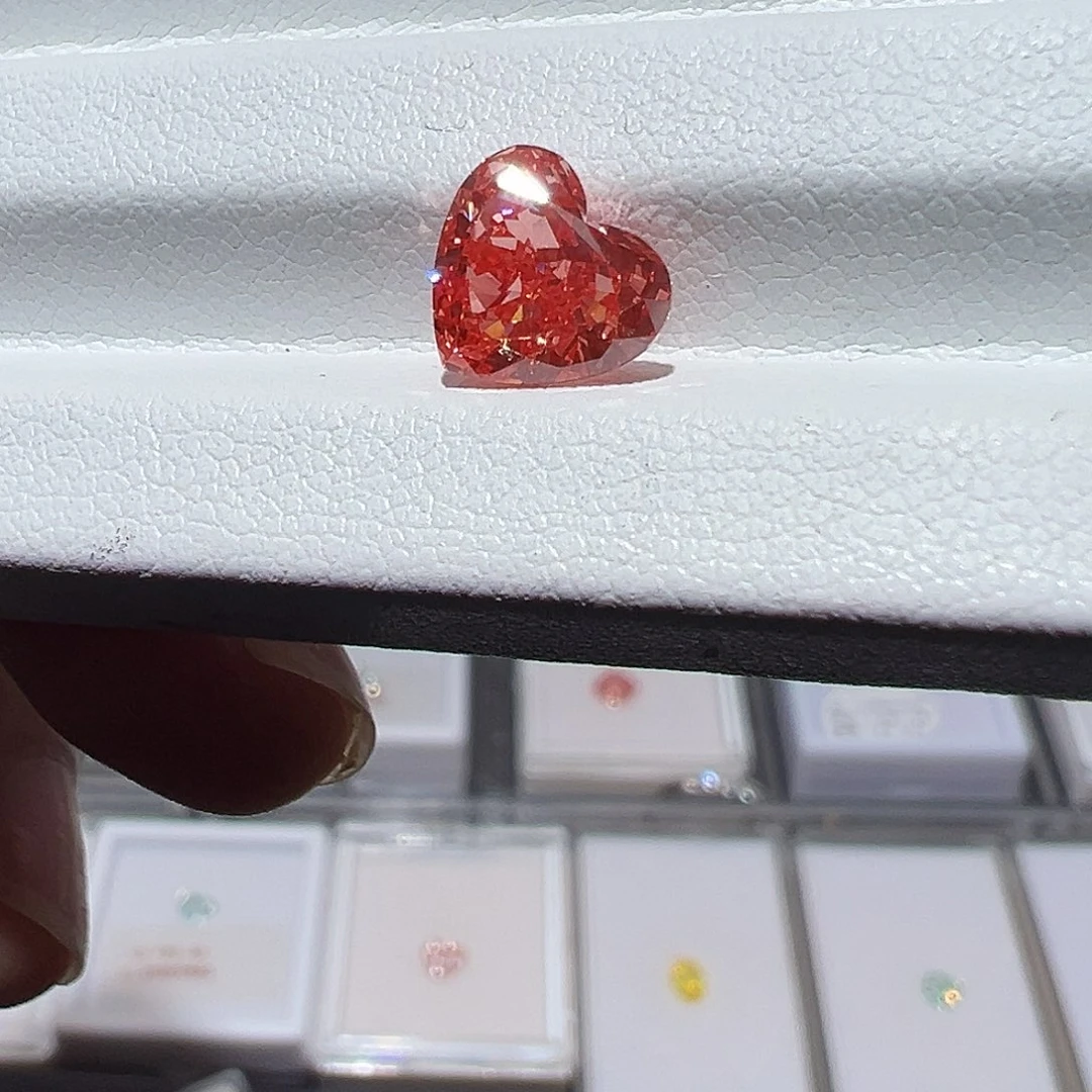 合成钻石裸石艳彩粉心形2.02ct