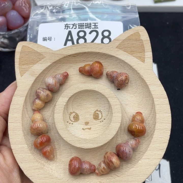 硅化珊瑚（珊瑚玉）颈饰合金