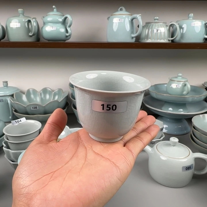 A****瓷片汝瓷闻香杯支钉烧仿古月白釉150