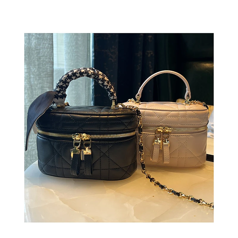 2025春夏新款化妆盒子包时尚菱格链条手机包