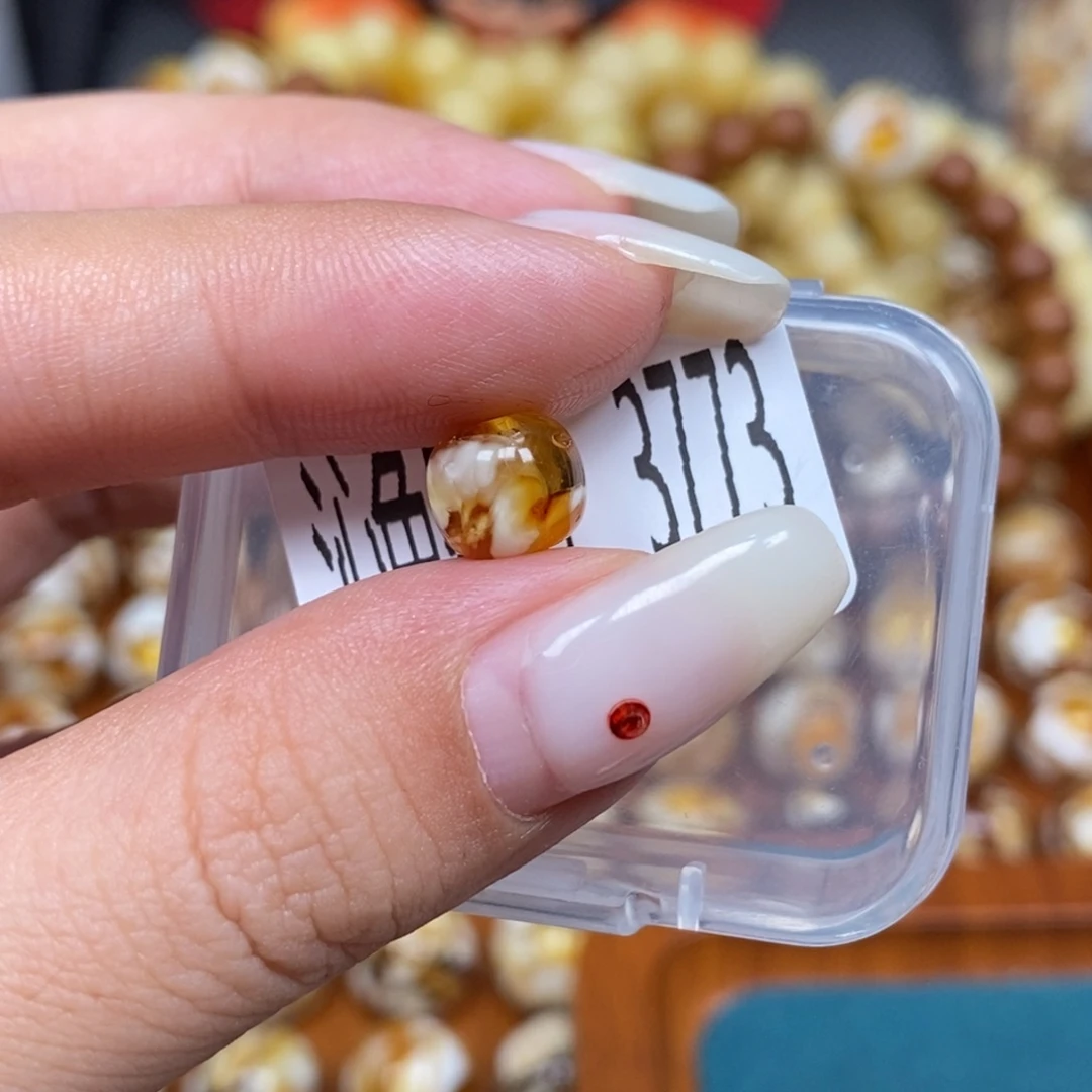 蜜蜡未镶嵌珠宝奇石3773