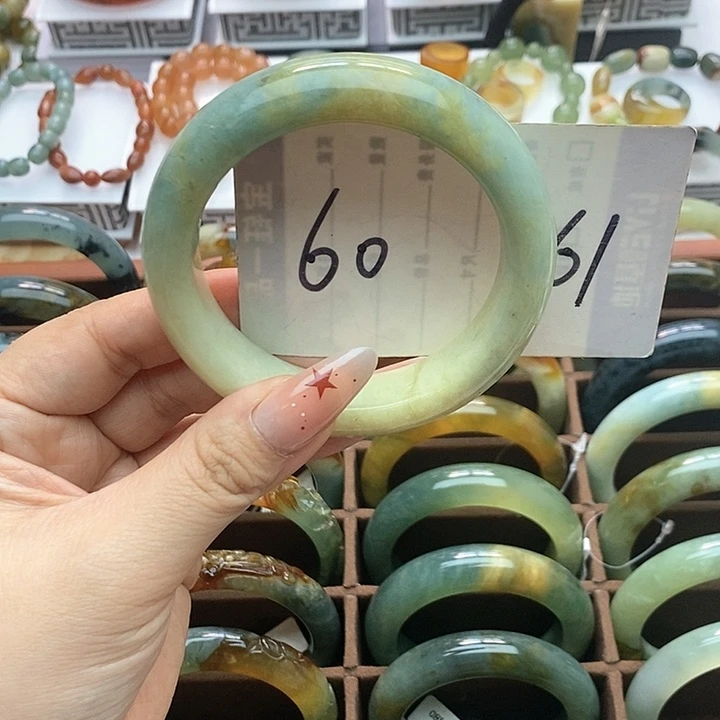 蛇纹石玉手镯未镶嵌《****》