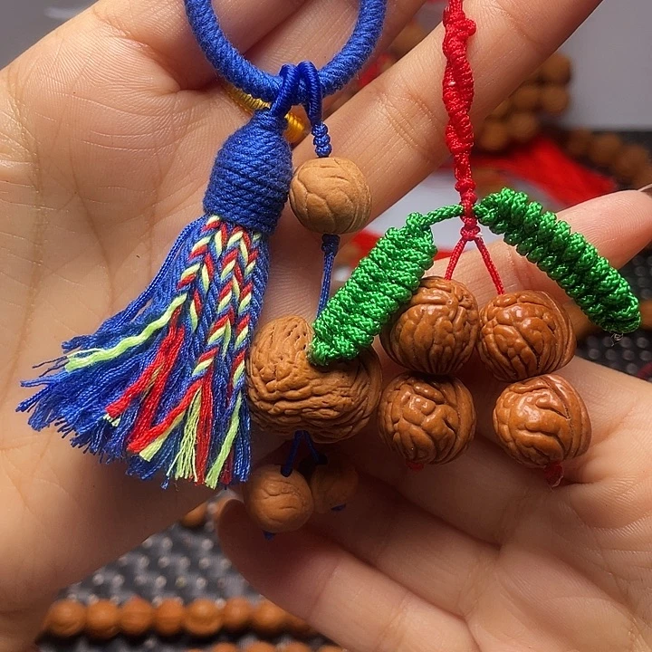 木质类龙纹桃枭挂件