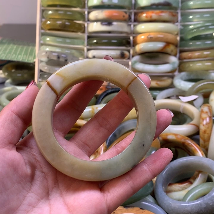 蛇纹石玉手镯未镶嵌