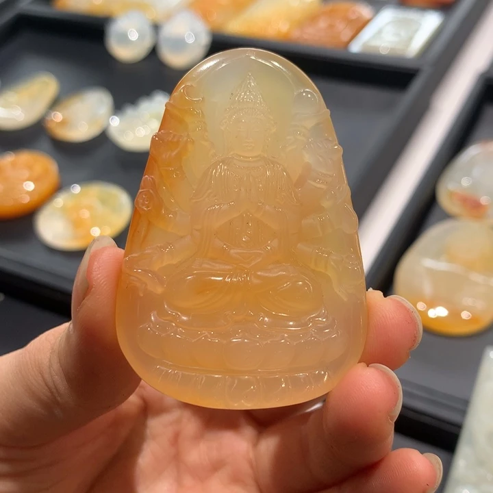 石英质玉（黄龙玉）未镶嵌颈饰