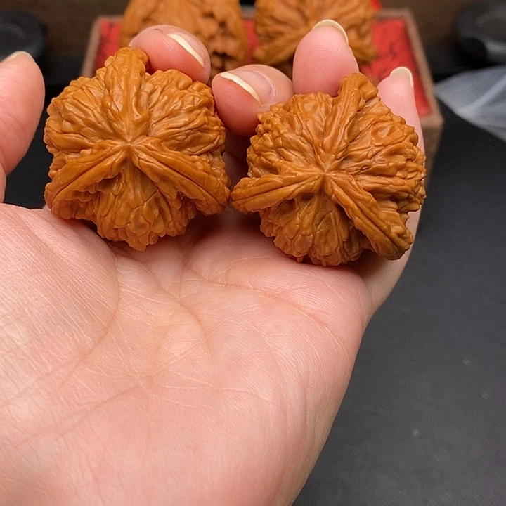 前***程文玩核桃把件白奔