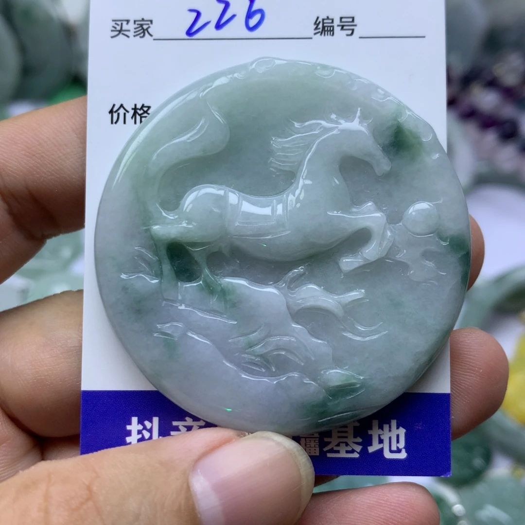 翡翠未镶嵌颈饰缅甸A货翡翠
