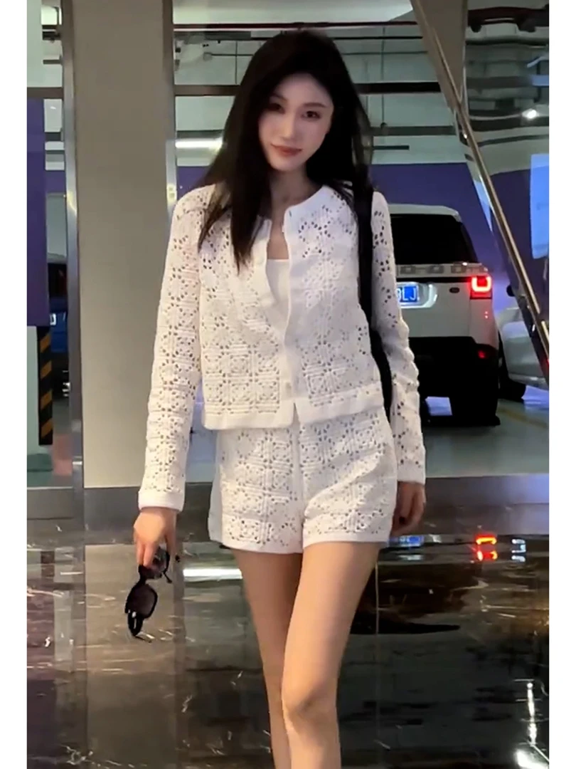 韩系清冷富家千金穿搭小香风海边度假白色针织镂空开衫短裤套装女