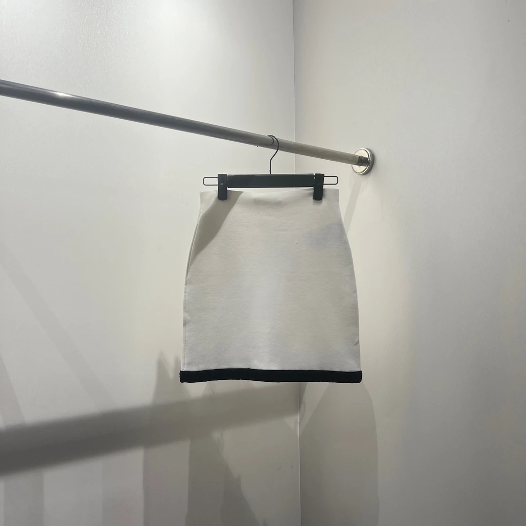 99新 maje bb285/下摆植绒logo短裙 s码 粘纤