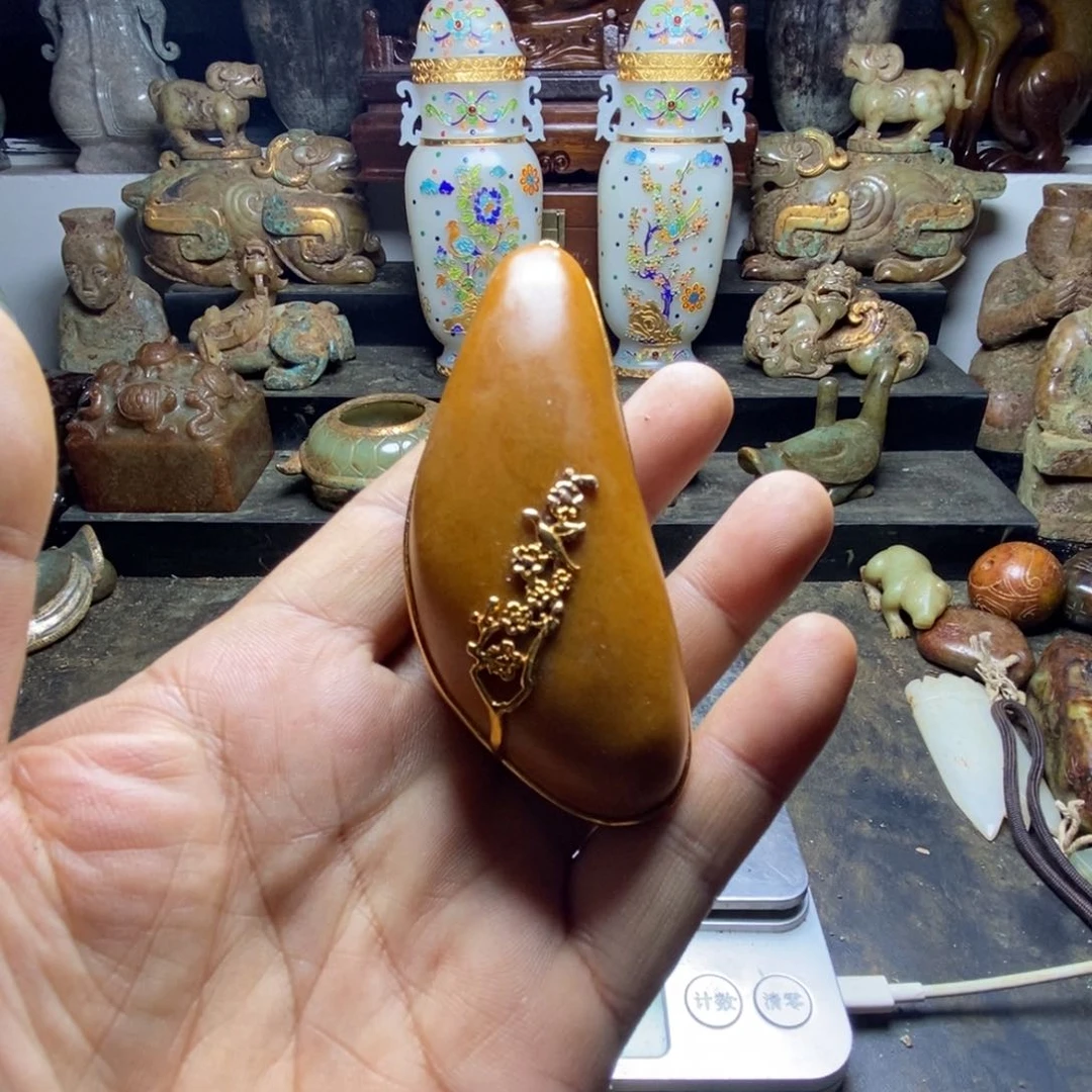 和田玉未镶嵌把件