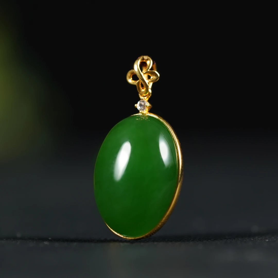 【鹿鸣】18k和田玉小蛋面吊坠14*10*5.5mm 春日珠宝 不含链 Y17