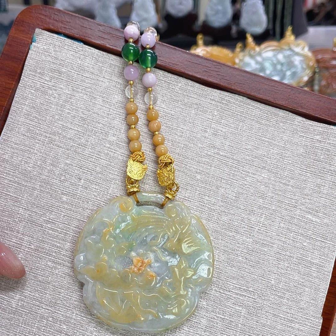 翡翠未镶嵌颈饰吊坠一套