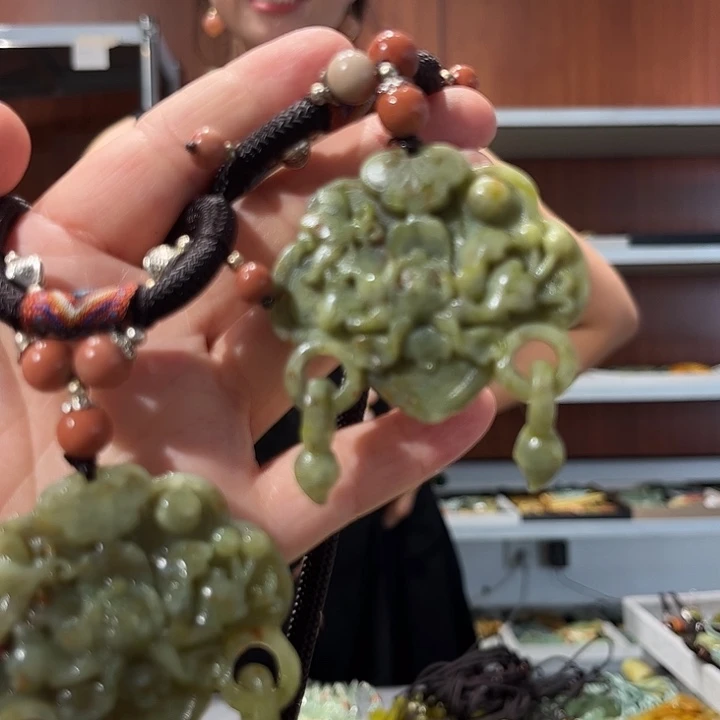 岫玉未镶嵌毛衣链
