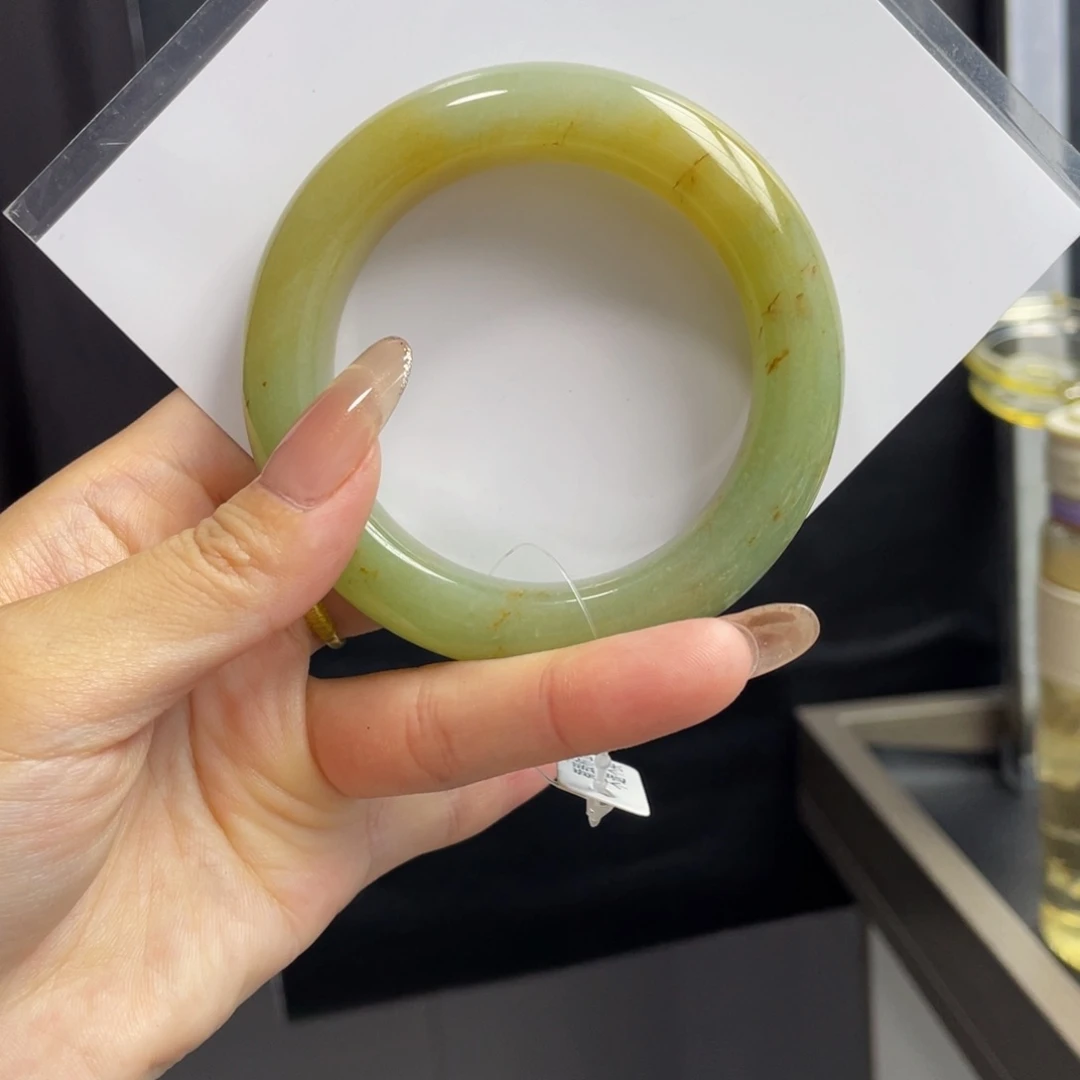 未镶嵌手镯石英质玉娜****讯