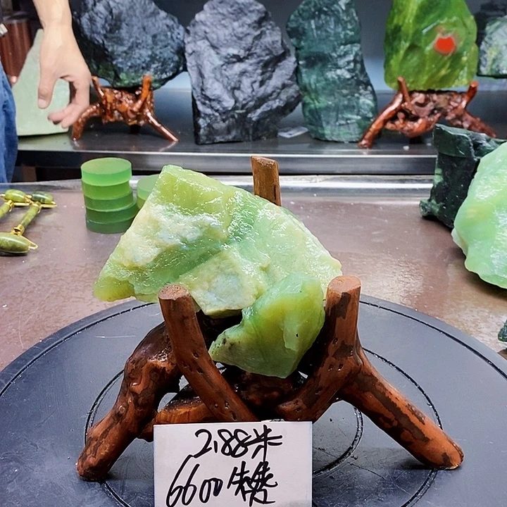 蛇纹石玉原石未镶嵌