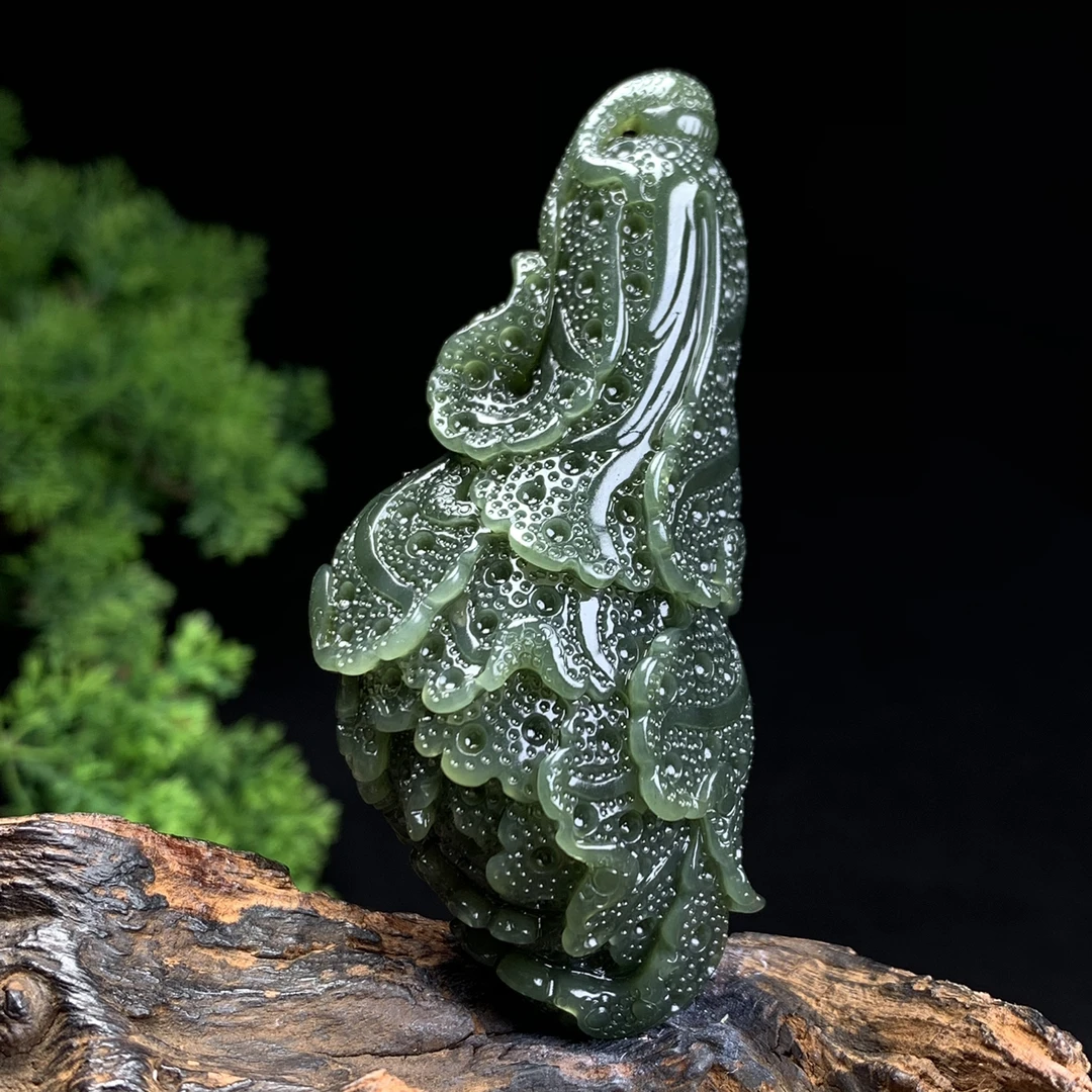 天然和田玉白菜吊坠尺寸80*38*26重量78克