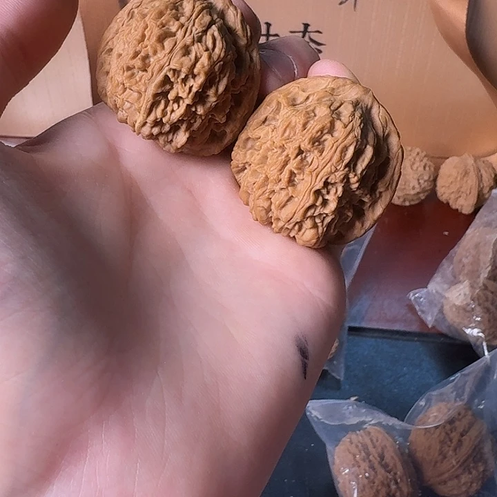 彭***。文玩核桃把件涿鹿南疆40