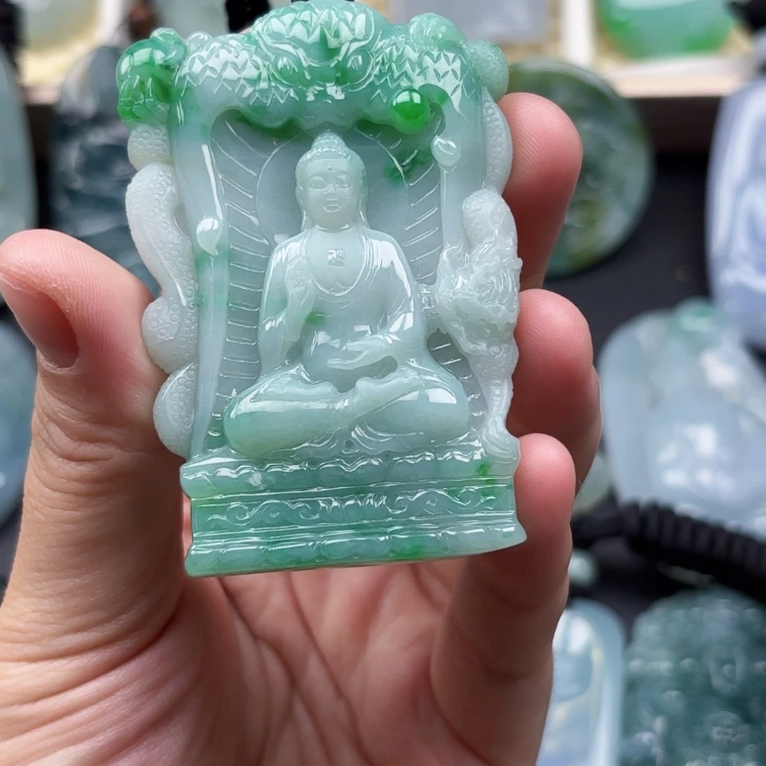 宾***翡翠未镶嵌颈饰佛