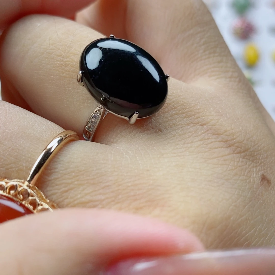 未镶嵌戒指和田玉