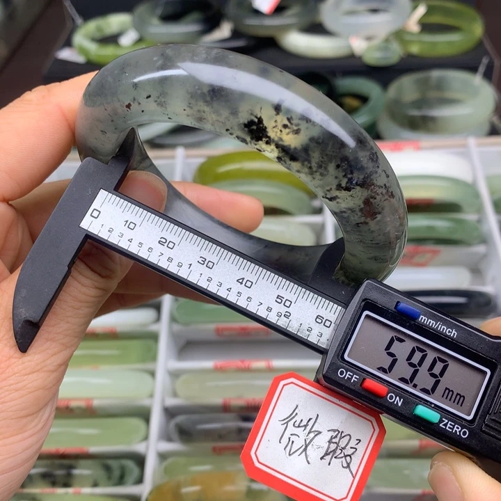 蛇纹石玉未镶嵌手镯855