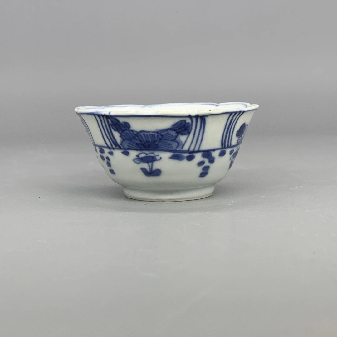 82511033*清康熙青花花卉纹杯/瓷器八/江苏省文物总店/Y
